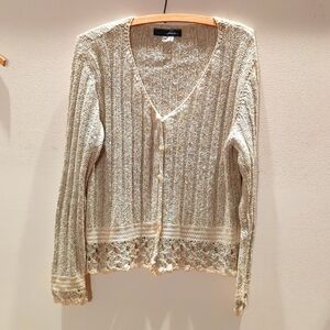 DaLYA Collection - med button up sweater. Knit